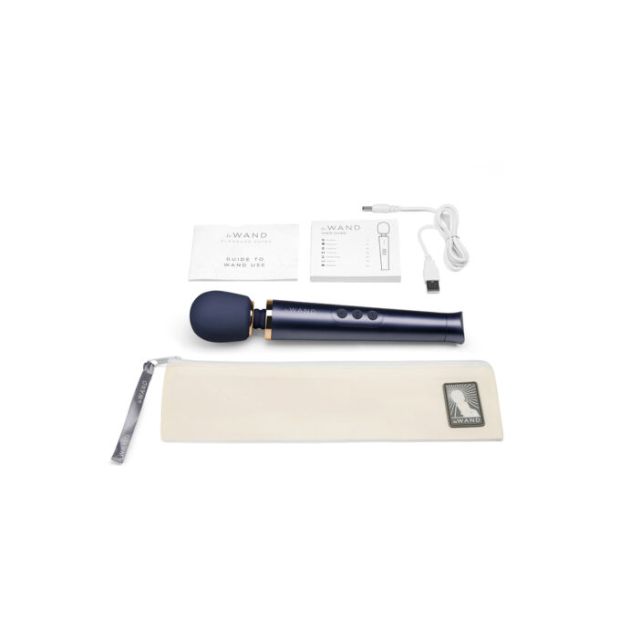 Le Wand Petite Rechargeable Vibrating Wand Massager - Image 3