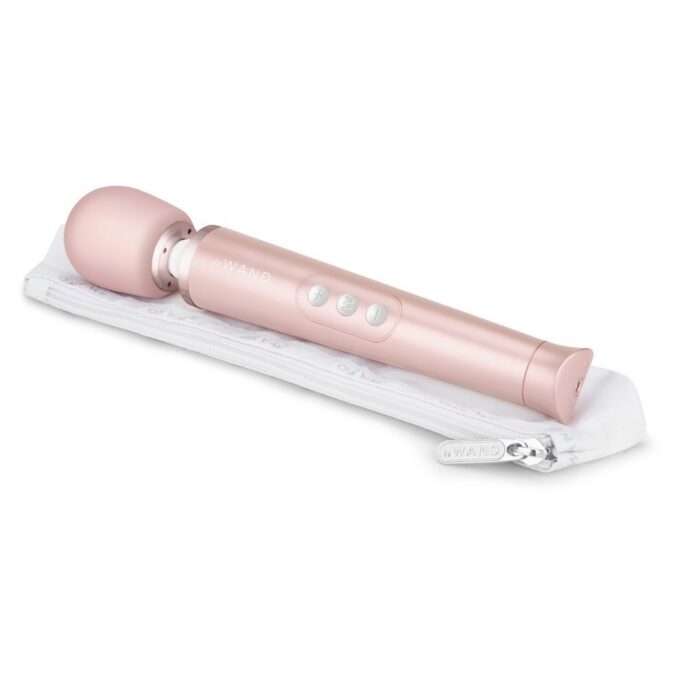 Le Wand Petite Gold Travel Rechargeable Wand - Image 4